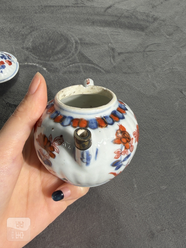 清康熙青花矾红描金花卉纹瓜棱形小壶（包铜口） - 图8